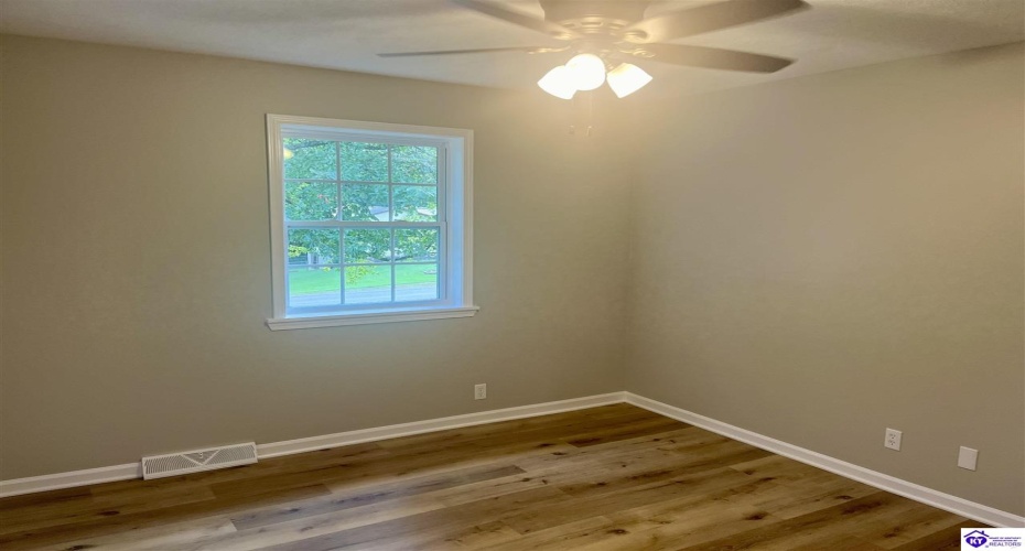 Pleasant View Drive, Elizabethtown, Kentucky 42701, ,2 BathroomsBathrooms,For Sale,Pleasant View Drive,HK24004261