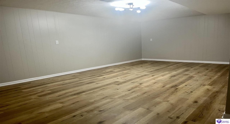 Pleasant View Drive, Elizabethtown, Kentucky 42701, ,2 BathroomsBathrooms,For Sale,Pleasant View Drive,HK24004261