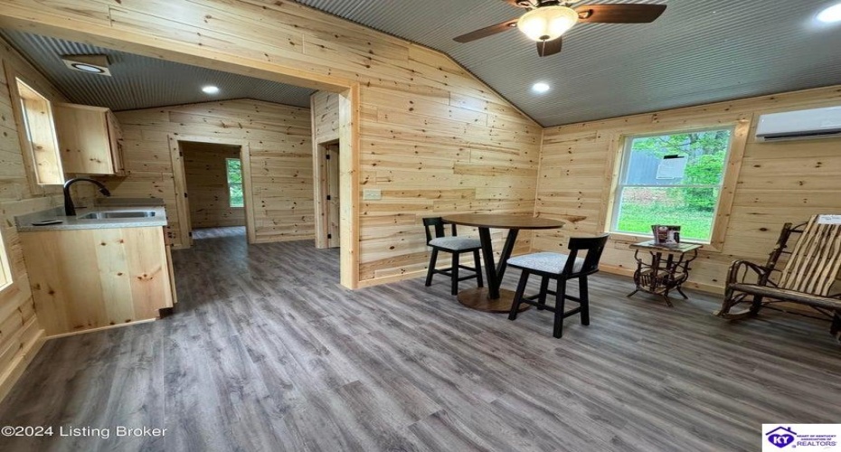 Cave Hill Road, Munfordville, Kentucky 42765, ,1 BathroomBathrooms,For Sale,Cave Hill Road,HK24003065