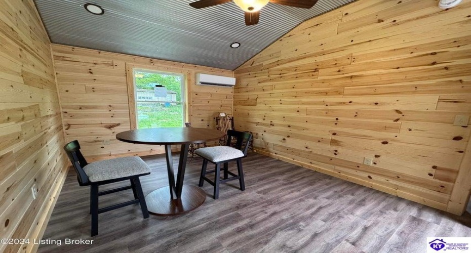 Cave Hill Road, Munfordville, Kentucky 42765, ,1 BathroomBathrooms,For Sale,Cave Hill Road,HK24003065