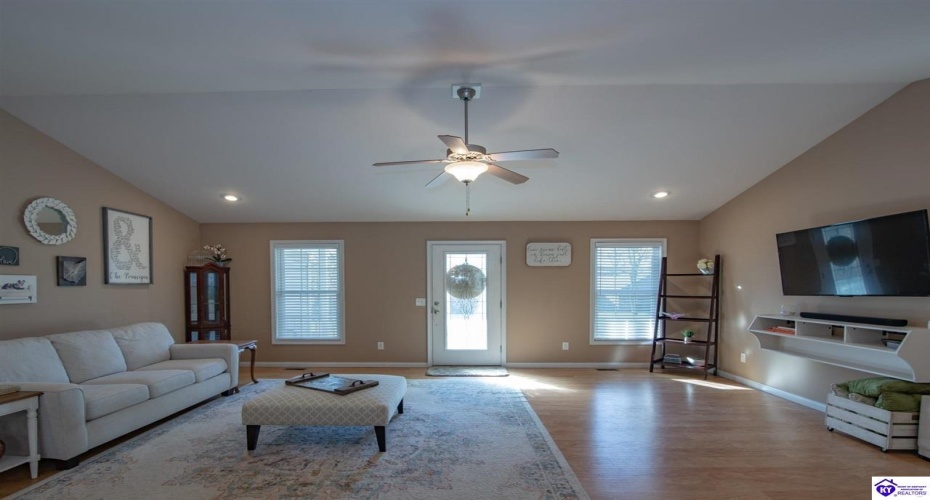 Eagle Point, Brandenburg, Kentucky 40108, ,3 BathroomsBathrooms,For Sale,Eagle Point,HK24004275