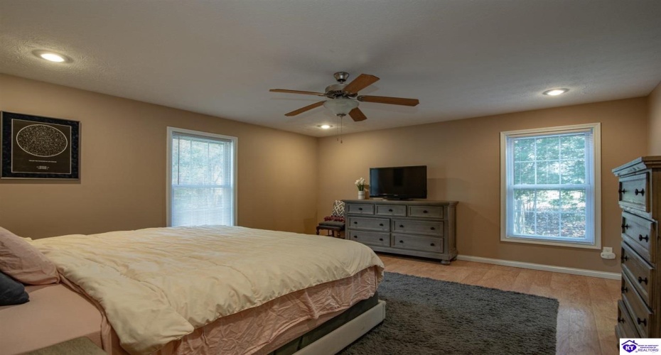 Eagle Point, Brandenburg, Kentucky 40108, ,3 BathroomsBathrooms,For Sale,Eagle Point,HK24004275