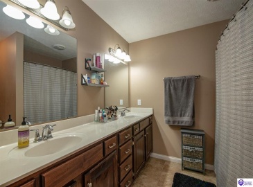 Eagle Point, Brandenburg, Kentucky 40108, ,3 BathroomsBathrooms,For Sale,Eagle Point,HK24004275