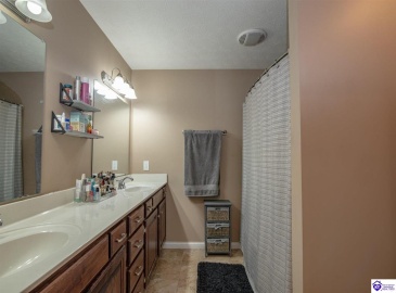 Eagle Point, Brandenburg, Kentucky 40108, ,3 BathroomsBathrooms,For Sale,Eagle Point,HK24004275