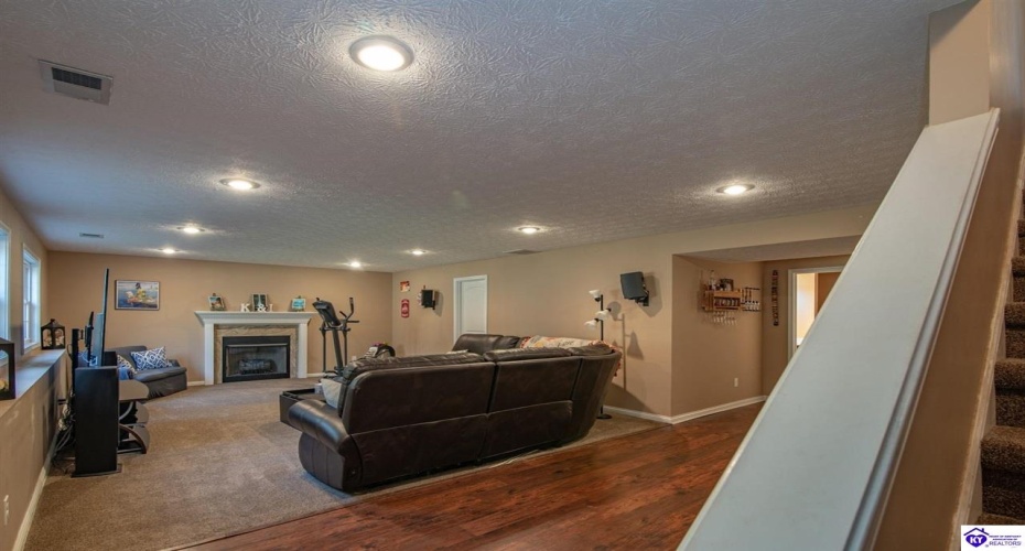 Eagle Point, Brandenburg, Kentucky 40108, ,3 BathroomsBathrooms,For Sale,Eagle Point,HK24004275