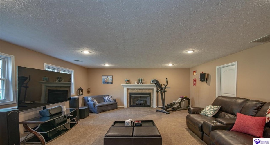 Eagle Point, Brandenburg, Kentucky 40108, ,3 BathroomsBathrooms,For Sale,Eagle Point,HK24004275