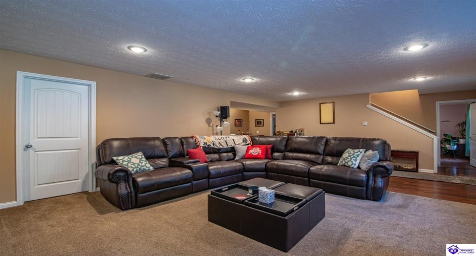 Eagle Point, Brandenburg, Kentucky 40108, ,3 BathroomsBathrooms,For Sale,Eagle Point,HK24004275