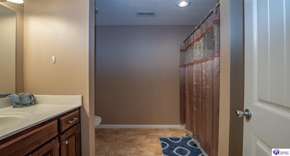 Eagle Point, Brandenburg, Kentucky 40108, ,3 BathroomsBathrooms,For Sale,Eagle Point,HK24004275