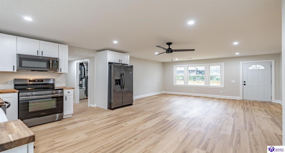 Cedar Hill Drive, Elizabethtown, Kentucky 42701, ,2 BathroomsBathrooms,For Sale,Cedar Hill Drive,HK24004276