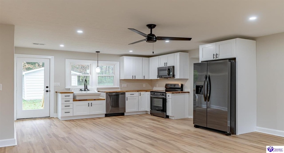 Cedar Hill Drive, Elizabethtown, Kentucky 42701, ,2 BathroomsBathrooms,For Sale,Cedar Hill Drive,HK24004276