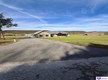 Heavenly Haven Drive, Horse Cave, Kentucky 42749, ,2 BathroomsBathrooms,For Sale,Heavenly Haven Drive,HK24004278