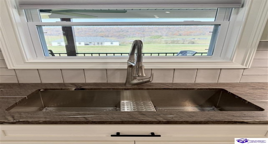 Heavenly Haven Drive, Horse Cave, Kentucky 42749, ,2 BathroomsBathrooms,For Sale,Heavenly Haven Drive,HK24004278