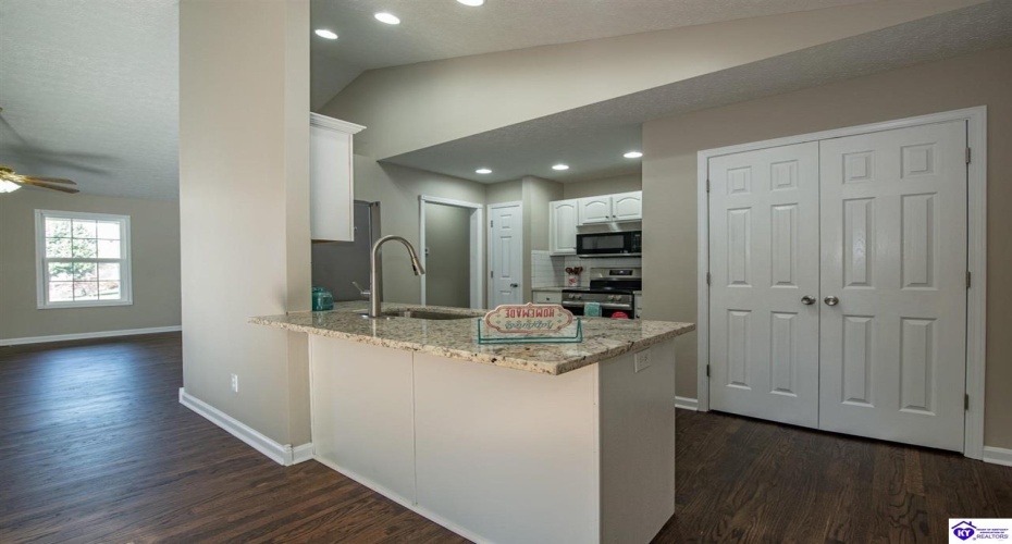 Thompson Road, Rineyville, Kentucky 40162, ,2 BathroomsBathrooms,For Sale,Thompson Road,HK24004279