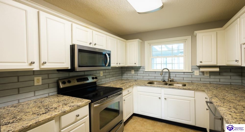 Amanda Jo Drive, Elizabethtown, Kentucky 42701, ,2 BathroomsBathrooms,For Sale,Amanda Jo Drive,HK24004280