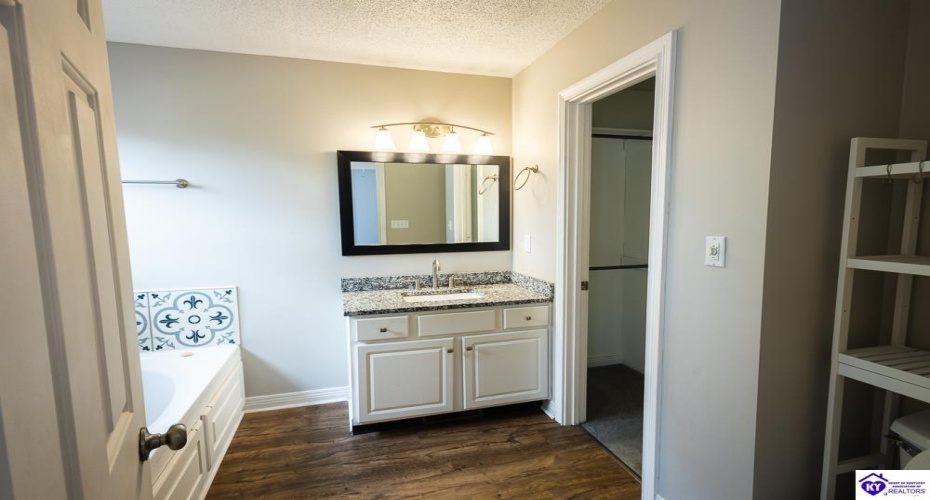 Amanda Jo Drive, Elizabethtown, Kentucky 42701, ,2 BathroomsBathrooms,For Sale,Amanda Jo Drive,HK24004280