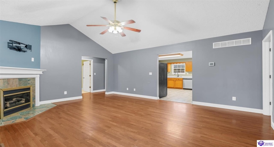 Cavalry Drive, Vine Grove, Kentucky 40175, ,3 BathroomsBathrooms,For Sale,Cavalry Drive,HK24004282