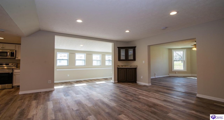 Church Street, Vine Grove, Kentucky 40175, ,3 BathroomsBathrooms,For Sale,Church Street,HK24004283