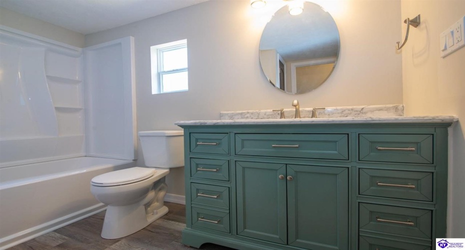 Church Street, Vine Grove, Kentucky 40175, ,3 BathroomsBathrooms,For Sale,Church Street,HK24004283