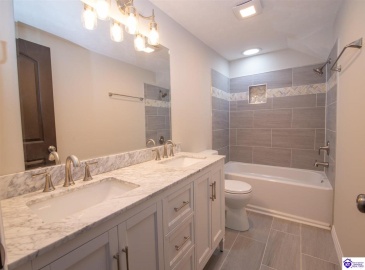 Church Street, Vine Grove, Kentucky 40175, ,3 BathroomsBathrooms,For Sale,Church Street,HK24004283