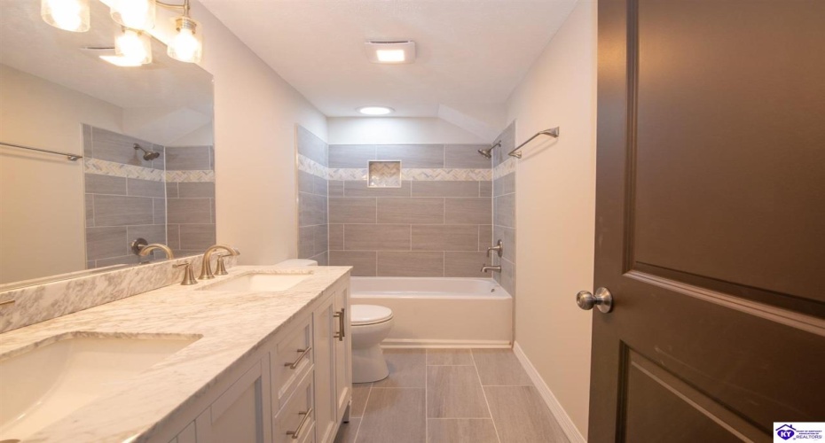 Church Street, Vine Grove, Kentucky 40175, ,3 BathroomsBathrooms,For Sale,Church Street,HK24004283