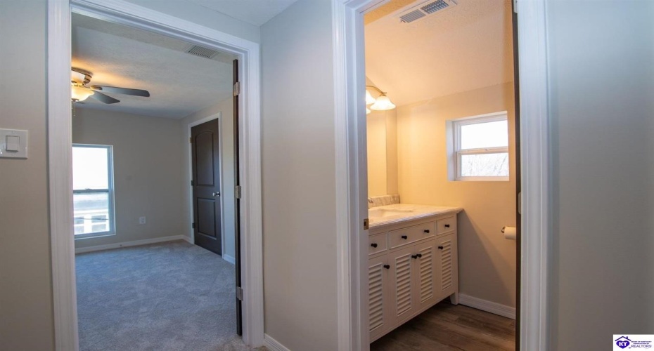 Church Street, Vine Grove, Kentucky 40175, ,3 BathroomsBathrooms,For Sale,Church Street,HK24004283