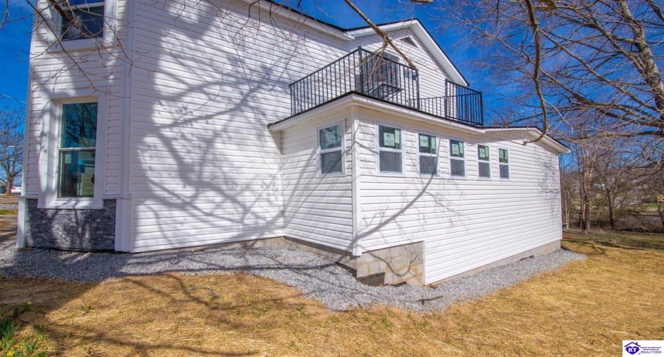 Church Street, Vine Grove, Kentucky 40175, ,3 BathroomsBathrooms,For Sale,Church Street,HK24004283