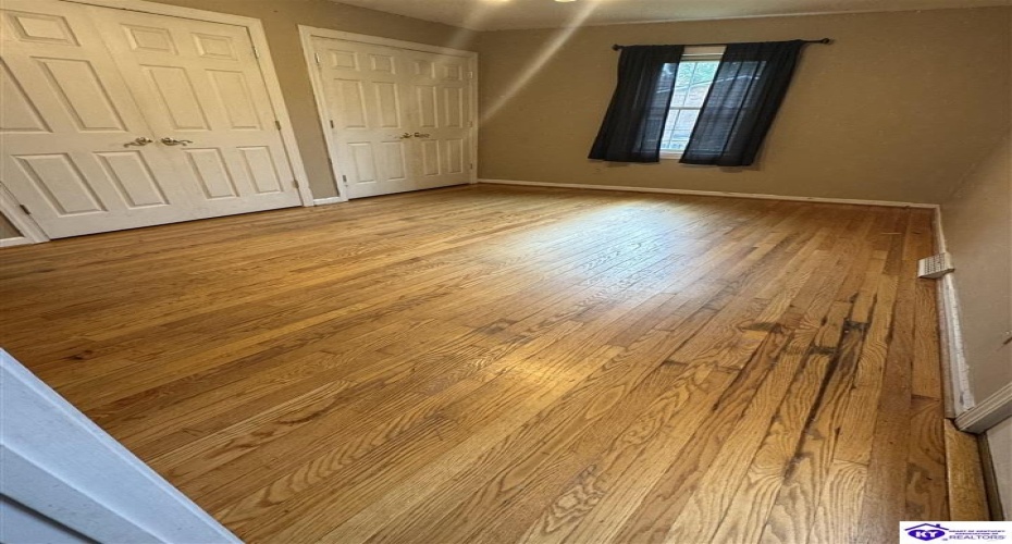 Commanche Drive, Elizabethtown, Kentucky 42701, ,3 BathroomsBathrooms,For Sale,Commanche Drive,HK24003913