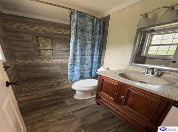 Commanche Drive, Elizabethtown, Kentucky 42701, ,3 BathroomsBathrooms,For Sale,Commanche Drive,HK24003913