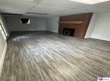 Commanche Drive, Elizabethtown, Kentucky 42701, ,3 BathroomsBathrooms,For Sale,Commanche Drive,HK24003913