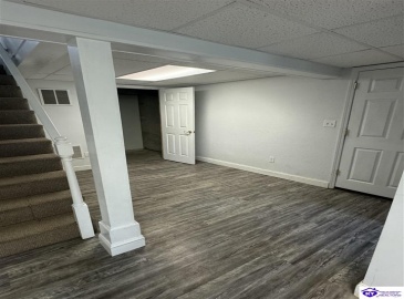 Commanche Drive, Elizabethtown, Kentucky 42701, ,3 BathroomsBathrooms,For Sale,Commanche Drive,HK24003913