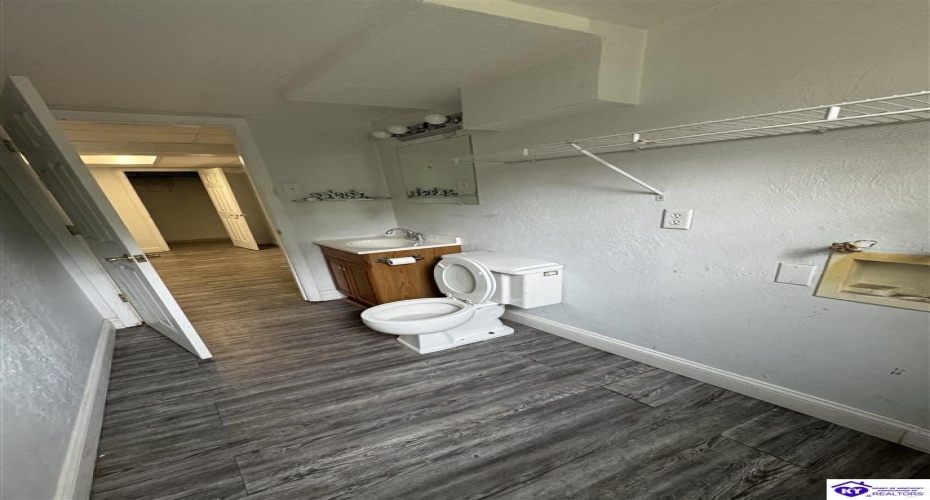 Commanche Drive, Elizabethtown, Kentucky 42701, ,3 BathroomsBathrooms,For Sale,Commanche Drive,HK24003913