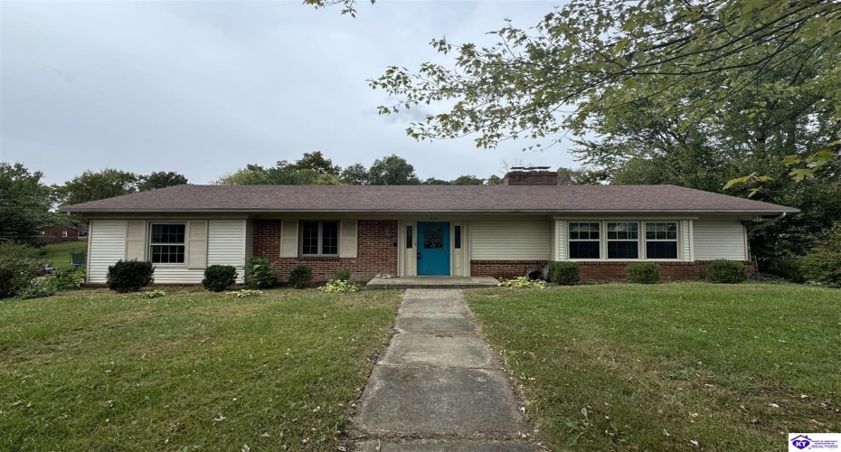 Commanche Drive, Elizabethtown, Kentucky 42701, ,3 BathroomsBathrooms,For Sale,Commanche Drive,HK24003913