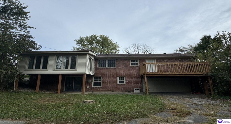 Commanche Drive, Elizabethtown, Kentucky 42701, ,3 BathroomsBathrooms,For Sale,Commanche Drive,HK24003913