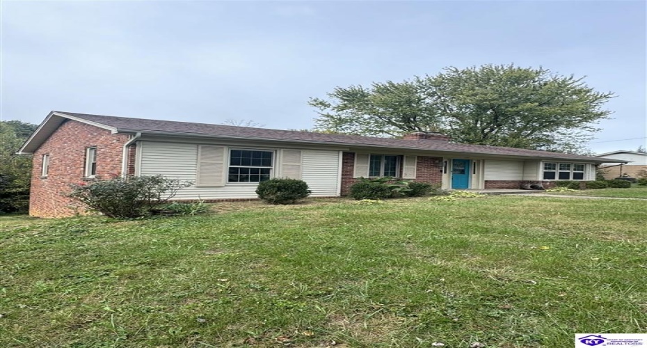 Commanche Drive, Elizabethtown, Kentucky 42701, ,3 BathroomsBathrooms,For Sale,Commanche Drive,HK24003913