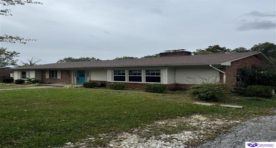 Commanche Drive, Elizabethtown, Kentucky 42701, ,3 BathroomsBathrooms,For Sale,Commanche Drive,HK24003913