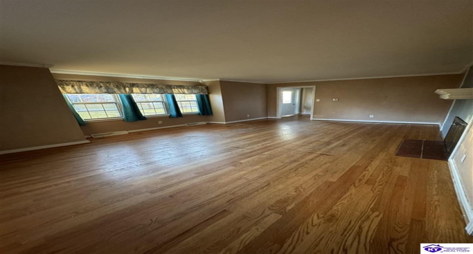 Commanche Drive, Elizabethtown, Kentucky 42701, ,3 BathroomsBathrooms,For Sale,Commanche Drive,HK24003913