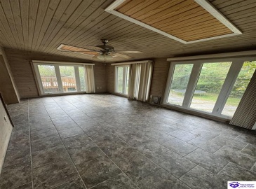 Commanche Drive, Elizabethtown, Kentucky 42701, ,3 BathroomsBathrooms,For Sale,Commanche Drive,HK24003913