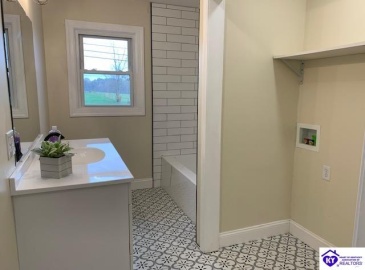 New Jackson Highway, Magnolia, Kentucky 42757, ,2 BathroomsBathrooms,For Sale,New Jackson Highway,HK24004287