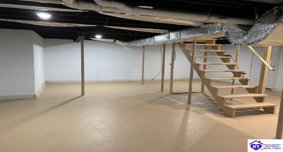 New Jackson Highway, Magnolia, Kentucky 42757, ,2 BathroomsBathrooms,For Sale,New Jackson Highway,HK24004287