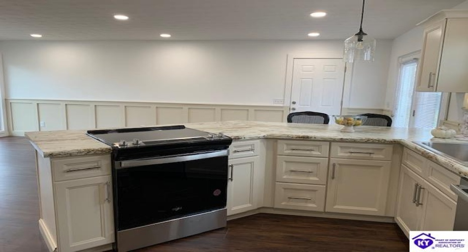 New Jackson Highway, Magnolia, Kentucky 42757, ,2 BathroomsBathrooms,For Sale,New Jackson Highway,HK24004287