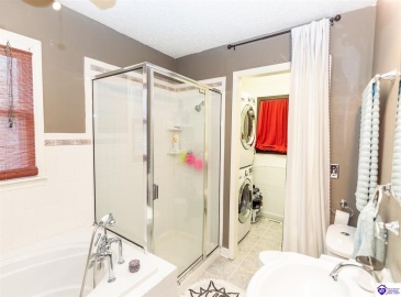 Beech Street, Glendale, Kentucky 42740, ,2 BathroomsBathrooms,For Sale,Beech Street,HK24004294