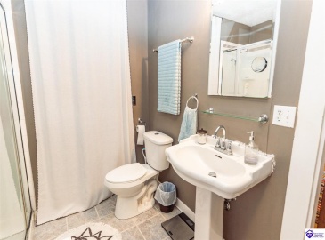 Beech Street, Glendale, Kentucky 42740, ,2 BathroomsBathrooms,For Sale,Beech Street,HK24004294