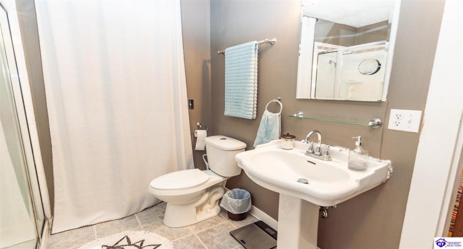 Beech Street, Glendale, Kentucky 42740, ,2 BathroomsBathrooms,For Sale,Beech Street,HK24004294