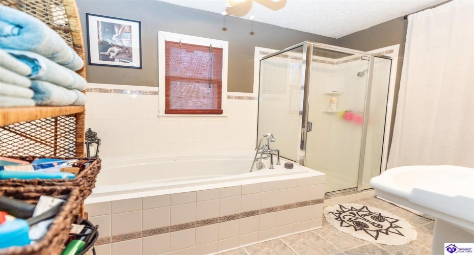 Beech Street, Glendale, Kentucky 42740, ,2 BathroomsBathrooms,For Sale,Beech Street,HK24004294