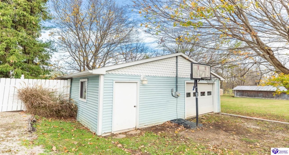 Beech Street, Glendale, Kentucky 42740, ,2 BathroomsBathrooms,For Sale,Beech Street,HK24004294