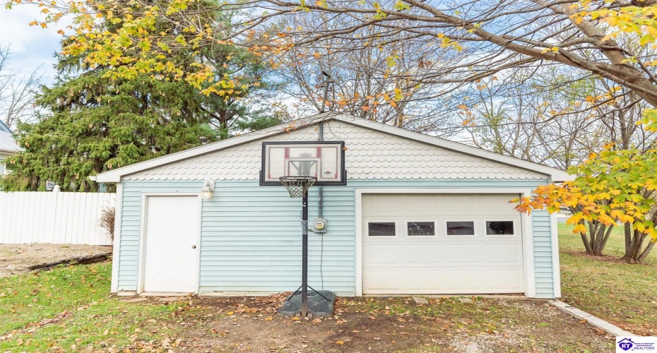 Beech Street, Glendale, Kentucky 42740, ,2 BathroomsBathrooms,For Sale,Beech Street,HK24004294