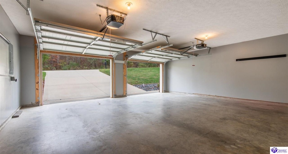 Hidden Falls Drive, Mount Washington, Kentucky 40047, ,2 BathroomsBathrooms,For Sale,Hidden Falls Drive,HK24004297