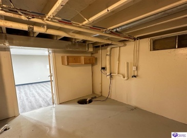 Brian Court, Radcliff, Kentucky 40160, ,2 BathroomsBathrooms,For Sale,Brian Court,HK24004301