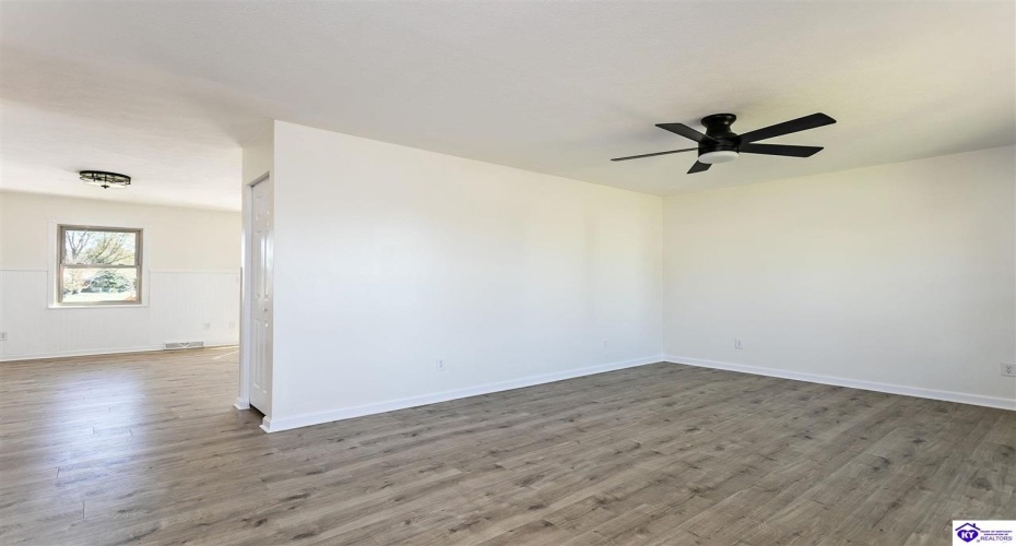 Lobo Drive, Elizabethtown, Kentucky 42701, ,2 BathroomsBathrooms,For Sale,Lobo Drive,HK24004310