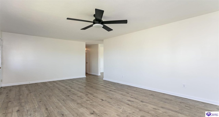 Lobo Drive, Elizabethtown, Kentucky 42701, ,2 BathroomsBathrooms,For Sale,Lobo Drive,HK24004310